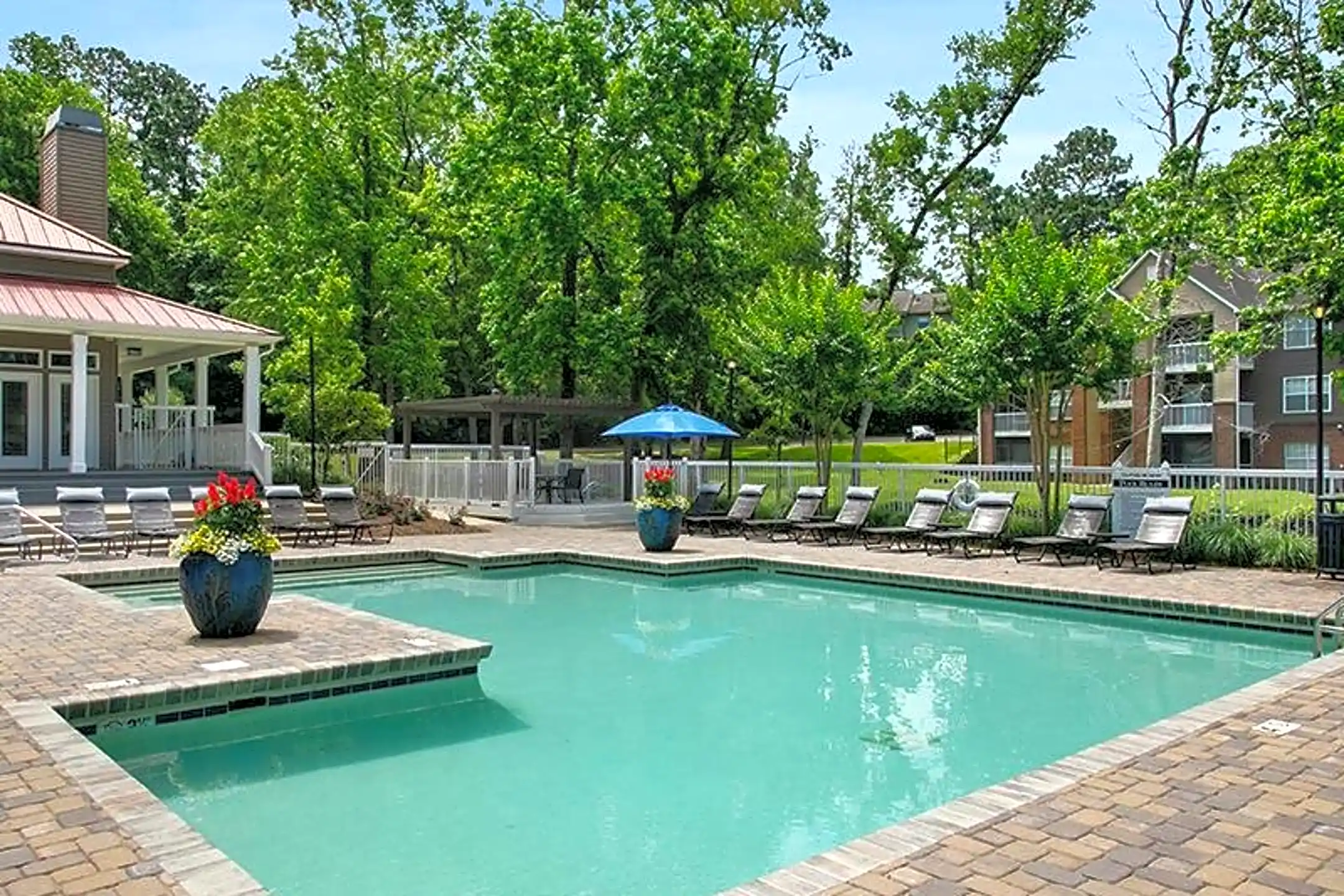 5 Ways Inverness Lakes Apartments Shine