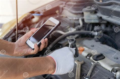 Mechanical Fixing Car At Home Repairing Service Advice By Mobile Phone Mechanical Fixing Car At Home Repairing Service Advice By Mobile Phone