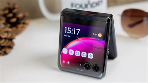 Motorola Razr Ultra Review The Best Clamshell Foldable Phone In The Us