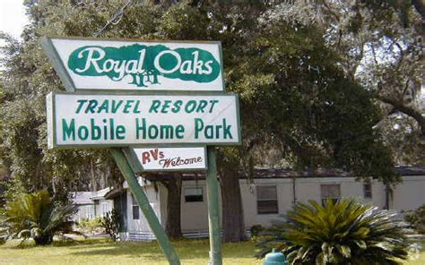 Royal Oaks Mobile Home Park Living
