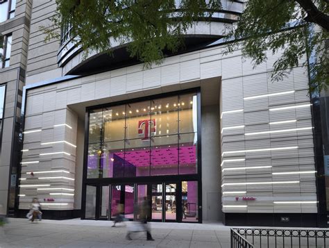 T Mobile Flagship Chicago Il Chaatrik Architecture T Mobile Flagship Chicago Il Chaatrik Architecture