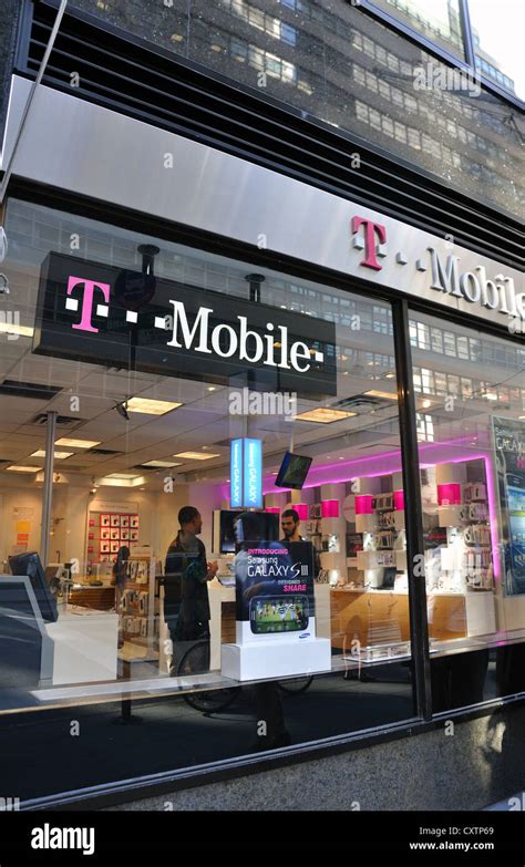 T Mobile Store Hi Res Stock Photography And Images Alamy